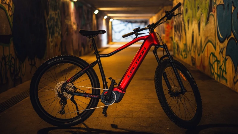ESCONDER-PSX-19-red-tunel_7643842b-3148-4ff9-b33d-37f94f1cdaab.webp